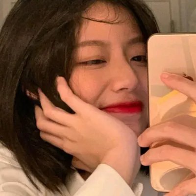 绿衣女子